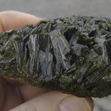 Epidote<br />Morro das Pedras, Formiga, Minas Gerais, Brazil<br />10 x 7 x 4,6 cm<br /> (Author: Anísio Cláudio)