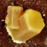 Pyromorphite, Vanadinite<br />Rowley Mine, Theba, Painted Rock District, Painted Rock Mountains, Maricopa County, Arizona, USA<br />FOV = 1.7 mm<br /> (Author: Doug)
