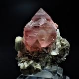 Fluorite, MuscoviteNagar, Valle Hunza, Distrito Nagar, Gilgit-Baltistan (Áreas del Norte), Paquistán60 mm x 58 mm x 40 mm (Author: Don Lum)