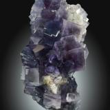 Fluorita<br />Coquera del Liso, La Cabaña, Valdelmar, zona minera de Berbes, Berbes, Ribadesella, Comarca Oriente, Principado de Asturias (Asturias), España<br />14x9cm, cristales de hasta 2.5cm<br /> (Autor: Raul Vancouver)