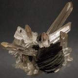 Quartz, Hematite<br />Guangdong Province, China<br />7 X 5.2 cm<br /> (Author: Richard Arseneau)