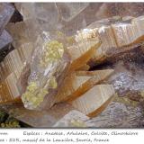 Anatase with Orthoclase (variety adularia), Calcite and ClinochloreCol de la Madeleine, Macizo La Lauzière, Saint-Jean-de-Maurienne, Saboya, Auvergne-Rhône-Alpes, Franciafov 5.6 mm (Author: ploum)