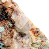 Albita y MicroclinaMas Sever Quarry, Massabè (Mas Ceber), Sils, Comarca La Selva, Gerona / Girona, Catalonia / Catalunya, SpainMedida: 5,5 x 2,7 x 2 cm, Cristal: 1 cm (Autor: Sergio Pequeño)