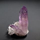 Quartz (variety amethyst)<br />Piedra Parada (Las Vigas), Municipio Tatatila, Veracruz (Veracruz de Ignacio de la Llave), Mexico<br />45 mm x 30 mm x 30 mm<br /> (Author: Don Lum)