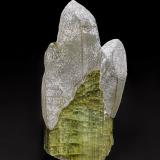 Quartz, Elbaite<br />Urubu Mine, Monte Belo, Itinga, Jequitinhonha, Minas Gerais, Brazil<br />5.3 x 2.4 cm<br /> (Author: am mizunaka)