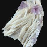 Fluorita, Barita<br />La Cabaña, Valdelmar, zona minera de Berbes, Berbes, Ribadesella, Comarca Oriente, Principado de Asturias (Asturias), España<br />7,8 x 5,5 cm.<br /> (Autor: Xavier bordas)