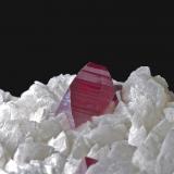 Cinabrio, Dolomita<br />Mina Wanshan, Wanshan, Prefectura Tongren, Provincia Guizhou, China<br />6,3 x 5,8 cm.<br /> (Autor: Xavier bordas)