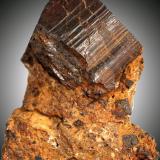 Hematites pseudomórfica de Pirita<br />Mina Encarnación (Mina Buenavista), Cerro del Pechón, Sierra de Mijas, Mijas, Comarca Costa del Sol Occidental, Málaga, Andalucía, España<br />69 x 57 x 42 mm.<br /> (Autor: José Luis Zamora)