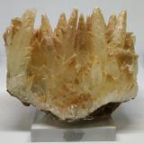 Calcita<br />Pedrera Sansón, Santa Creu d'Olorda, Serra de Collserola, Sant Feliu de Llobregat, Comarca Baix Llobregat, Barcelona, Cataluña / Catalunya, España<br />9x11cm<br /> (Autor: Adri Rodríguez)