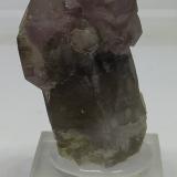 Cuarzo (variedad amatista), Cuarzo (variedad ahumado)<br />Pedrera Mas Sever, Massabè (Mas Ceber), Sils, Comarca La Selva, Gerona / Girona, Cataluña / Catalunya, España<br />6x3,5cm<br /> (Autor: Adri Rodríguez)