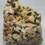 Microclina, Albita, Cuarzo (variedad ahumado)<br />Pedrera Mas Sever, Massabè (Mas Ceber), Sils, Comarca La Selva, Gerona / Girona, Cataluña / Catalunya, España<br />9,5x8,5cm<br /> (Autor: Adri Rodríguez)