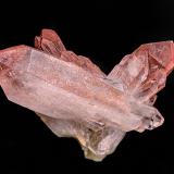 Quartz, Hematite<br />Roncari Quarry, East Granby, Hartford County, Connecticut, USA<br />8.1 x 6.5 cm<br /> (Author: am mizunaka)