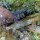 Piemontita<br />Grieta de Diopsidos (Schwarzenstein), Macizo Ochsner-Rotkopf, Zemmgrund, Valle Ziller (Zillertal), Tirol Norte, Tirol, Austria<br />Cristal de 4 mm.<br /> (Autor: Antonio P. López)