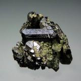 Allanita-(La)Nueva Vizcaya Mine, Los Calvitos property, Burguillos del Cerro, Comarca Zafra-Río Bodión, Badajoz, Extremadura, Spain3 x 3 cm. (Autor: Antonio P. López)