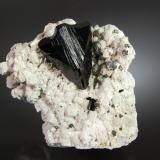 SchorlMonte Erongo, Usakos, Región Erongo, Namibia3.6 x 7.1 x 7.2 cm (Author: crosstimber)