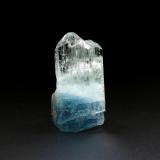 Berilo (variedad aguamarina)Minas Gerais, Brasil3 x 1,5 cm. (Autor: Antonio P. López)