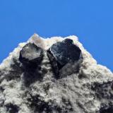Bixbyite<br />Thomas Range, Juab County, Utah, USA<br />31 mm x 22 mm x 9 mm<br /> (Author: Don Lum)