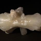 Stilbite-CaDistrito Pune (Distrito Poonah), Maharashtra, India63mm x 39mm x 24mm (Author: Firmo Espinar)