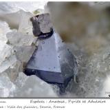 Anatase, Pyrite<br />Ville des Glaciers, Savoie, Auvergne-Rhône-Alpes, France<br />fov 4.4 mm<br /> (Author: ploum)