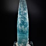 Beryl (variety aquamarine), Albite (variety cleavelandite)<br />Yuno, Shigar Valley, Shigar District, Gilgit-Baltistan (Northern Areas), Pakistan<br />210 mm x 72 mm x 52 mm<br /> (Author: Don Lum)