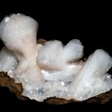 Stilbite-Ca, Heulandite-CaHvalfjörður, Reikiavik Norte, Islandia41x28x27mm (Author: Bergur_E_Sigurdarson)