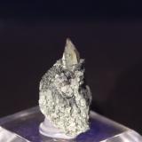 Titanite and Chlorite<br />Switzerland<br />Overall size: 32mm x 36mm x 22mm; Xl = 8mm x 14mm x 1,5mm<br /> (Author: Firmo Espinar)