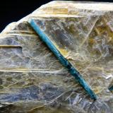 Elbaita (Grupo Turmalina) en Moscovita<br />Mina Bob Ingersoll, Keystone, Distrito Keystone, Condado Pennington, South Dakota, USA<br />Cristal de 4 cm.<br /> (Autor: Antonio P. López)
