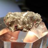 Cinabrio, Fluorita, Pirita<br />Mina Morone (Mina Selvena), Monte Amiata, Castell'Azzara, Provincia Grosseto, Toscana, Italia<br />29 mm x 19 mm<br /> (Autor: Sante Celiberti)