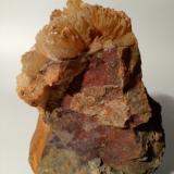 Cinabrio, Calcita<br />Mina Pereta, Pereta, Magliano in Toscana, Provincia Grosseto, Toscana, Italia<br />125 mm x 100 mm<br /> (Autor: Sante Celiberti)