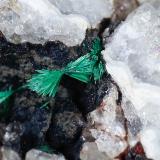 MalaquitaMinas del Collado de la Plata, Collado de la Plata, Albarracín, Comarca Sierra de Albarracín, Teruel, Aragón, EspañaEncuadre de foto 25 mm  Haz de cristales: 4 mm (Autor: Ángel Rodríguez Benavent)