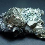 Pirita, Magnetita, Actinolita, Ferroactinolita y CalcitaSan Guillermo Claim, Jerez de los Caballeros, Comarca Sierra Suroeste, Badajoz, Extremadura, Spain6 x 4 cm. (Autor: javier ruiz martin)