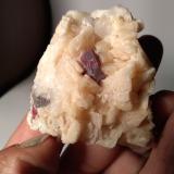 Cinabrio, Dolomita<br />Mina Chatian, Distrito Chatian, Fenghuang, Prefectura Autónoma Xiangxi,  Provincia Hunan, China<br />62,2 mm x 50 mm<br /> (Autor: Sante Celiberti)