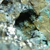 Pirita, Magnetita, CalcitaSan Guillermo Claim, Jerez de los Caballeros, Comarca Sierra Suroeste, Badajoz, Extremadura, Spain7 x 5 cm (Autor: javier ruiz martin)