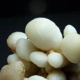 CalcitaCanteras de mármol de Monte Coto, Pinoso, Comarca Vinalopó Medio, Alicante / Alacant, Comunidad Valenciana / Comunitat Valenciana, España6 x 4 cm. (Autor: javier ruiz martin)