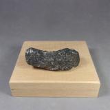 Vaesita<br />Mina Shinkolobwe (Mina Kasolo), Shinkolobwe, Cinturón de cobre de Katanga, Katanga (Shaba), República Democrática del Congo (Zaire)<br />4,3 × 2 × 1,6 cm.<br /> (Autor: J. G. Alcolea)