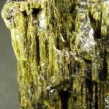 Elbaita (variedad verdelita) (Grupo Turmalina)<br />Mina Pirineus, Monte Belo, Itinga, Vale do Jequitinhonha, Minas Gerais, Brasil<br />5,5 x 3 x 3 cm.<br /> (Autor: Felipe Abolafia)