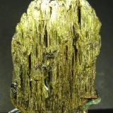 Elbaita (variedad verdelita) (Grupo Turmalina)<br />Mina Pirineus, Monte Belo, Itinga, Vale do Jequitinhonha, Minas Gerais, Brasil<br />5,5 x 3 x 3 cm.<br /> (Autor: Felipe Abolafia)
