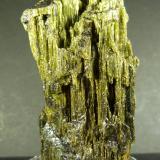 Elbaita (variedad verdelita) (Grupo Turmalina)<br />Mina Pirineus, Monte Belo, Itinga, Vale do Jequitinhonha, Minas Gerais, Brasil<br />5,5 x 3 x 3 cm.<br /> (Autor: Felipe Abolafia)