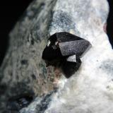 Lorenzenita<br />Macizo Lovozero, Península Kola, Murmanskaja Oblast, Región del Norte, Rusia<br />Cristal mayor 8 mm.<br /> (Autor: Antonio P. López)