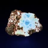 Pectolita (variedad larimar)Mina Filipinas Larimar, Los Checheses, Sierra de Bahoruco, Enriquillo, Provincia Barahona, República Dominicana4 x 3 cm. (Autor: Antonio P. López)