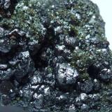 Magnetita, Clinocloro, Pirita, Actinolita y CalcitaLa Herrería Mine, Burguillos del Cerro, Comarca Zafra-Río Bodión, Badajoz, Extremadura, Spain7 x 4 cm. (Autor: javier ruiz martin)