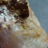 Oro en CuarzoPilar Mine, La Nava de Ricomalillo (Buenasbodas), Comarca La Jara, Toledo, Castilla-La Mancha, Spain2,5 x 2,5 cm. (Autor: javier ruiz martin)