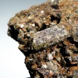 Augita (variedad fassaita)<br />Grupo Minero Concepción, Minas del Peñoncillo, Ojén, Comarca Costa del Sol Occidental, Málaga, Andalucía, España<br />Cristal de 2 cm.<br /> (Autor: Antonio P. López)