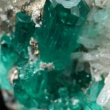 Beryl (variety emerald), Pyrite, Albite (variety cleavelandite)<br />Chivor mining district, Municipio Chivor, Eastern Emerald Belt, Boyacá Department, Colombia<br />35mm x 25mm x 19mm, main xl=16mm<br /> (Author: Fiebre Verde)