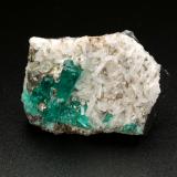 Beryl (variety emerald), Pyrite, Albite (variety cleavelandite)<br />Chivor mining district, Municipio Chivor, Eastern Emerald Belt, Boyacá Department, Colombia<br />35mm x 25mm x 19mm, main xl=16mm<br /> (Author: Fiebre Verde)