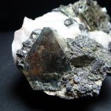 Clinocloro, Magnetita, Calcita, Pirita y ActinolitaMina La Herrería, Burguillos del Cerro, Comarca Zafra-Río Bodión, Badajoz, Extremadura, España11 x 6 cm. (Autor: javier ruiz martin)
