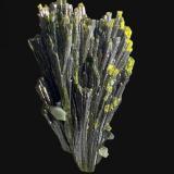 Epidota<br />Isla Prince of Wales, Distrito Ketchikan, Prince of Wales-Outer Ketchikan, Alaska, USA<br />4,8 x 3,0 cm.<br /> (Autor: Xavier bordas)