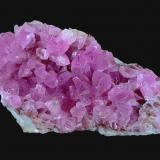 Calcita (variedad cobaltífera)<br />Minas Agoudal, Tansifite, Agdz, distrito minero Bou Azzer, Provincia Zagora, Región Drâa-Tafilalet, Marruecos<br />6,5 x 3,7 cm.<br /> (Autor: Xavier bordas)