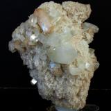 Fluorapophyllita-(K) (Apofilita), Stilbita-Ca (Estilbita-Ca)<br />India<br />11.5 x 10 cm<br /> (Autor: Pedro Antonio)