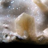 Stilbita-Ca (Estilbita-Ca)Distrito Nashik (Nasik), Maharashtra, IndiaCristal de 3 cm. (Autor: Antonio P. López)